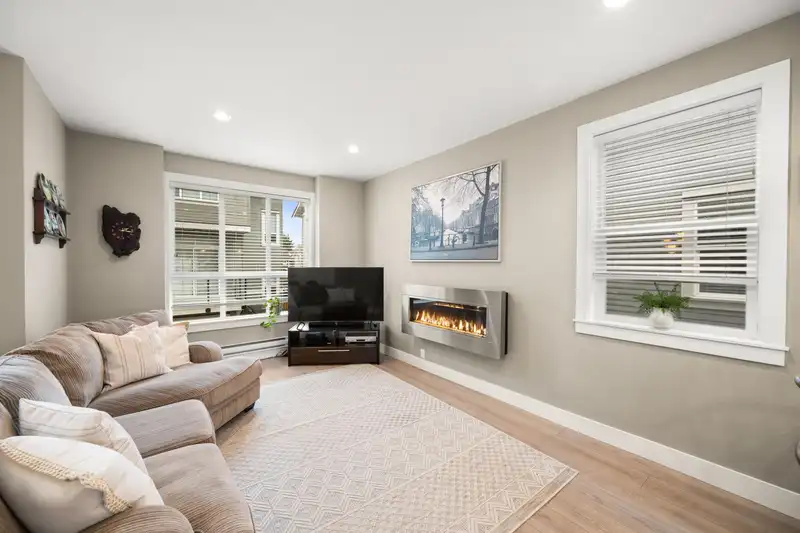 5 4949 47A AVENUE - photo 4 of 30