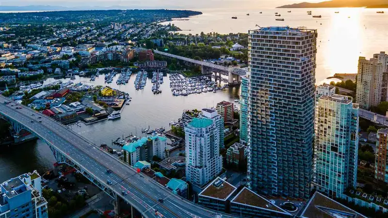 422-1 1480 HOWE STREET - photo 4 of 5