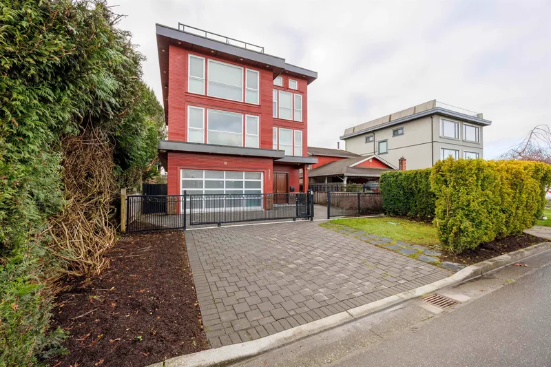 8280 COLONIAL ROAD - photo 2 of 25