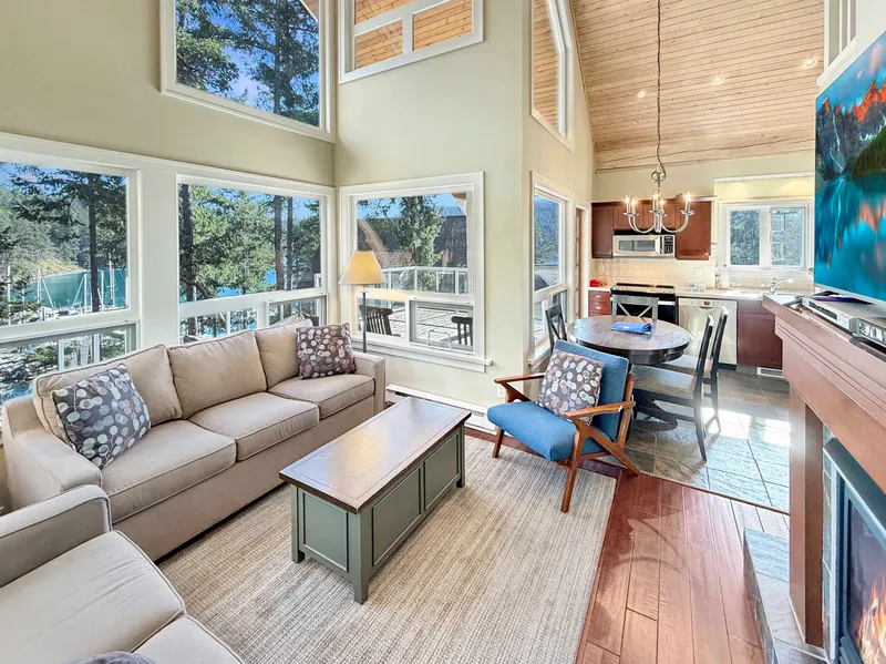 14C 2315 MACKINNON ROAD - photo 4 of 25