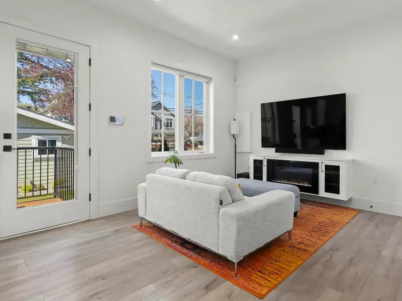 4327 PERRY STREET - photo 4 of 33