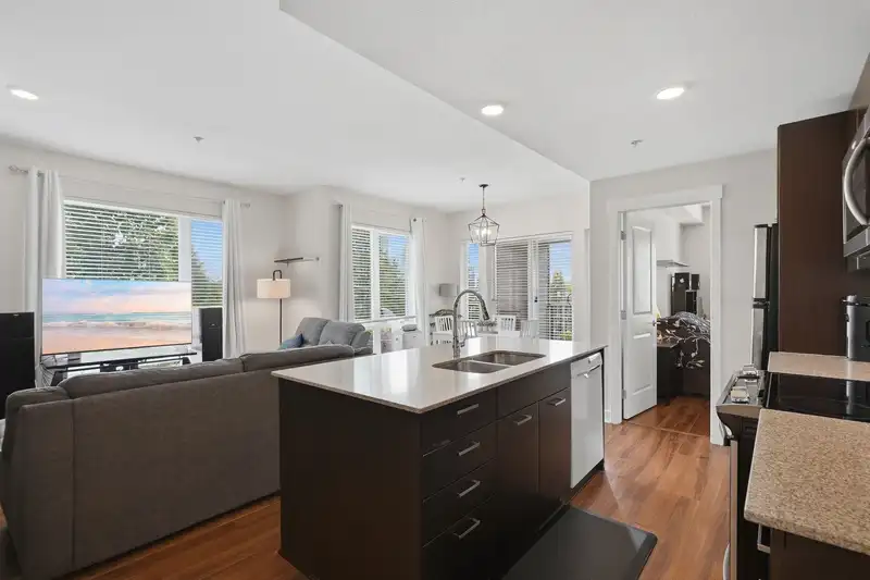 304 13339 102A AVENUE - photo 3 of 29