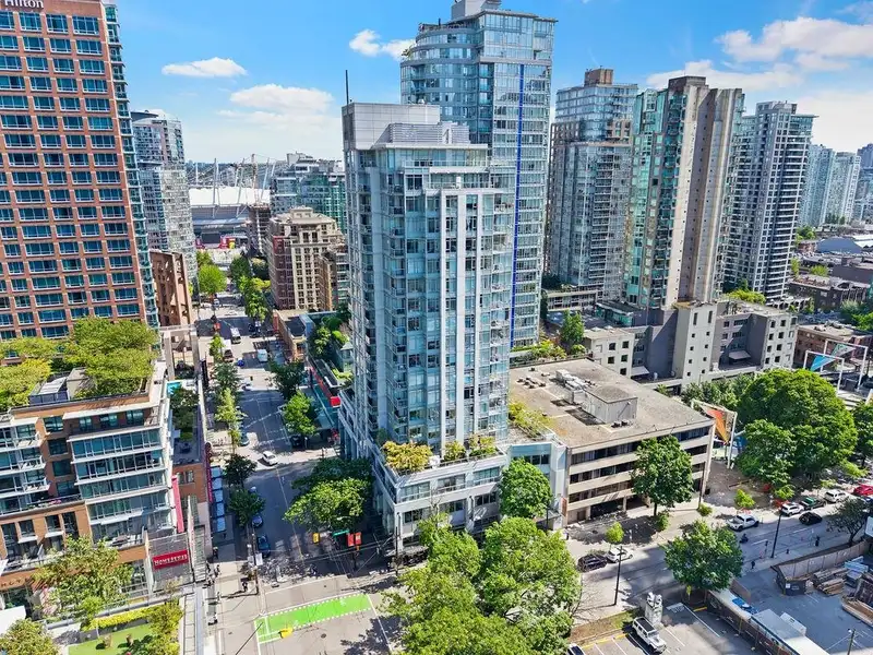 607 480 ROBSON STREET - photo 1 of 40