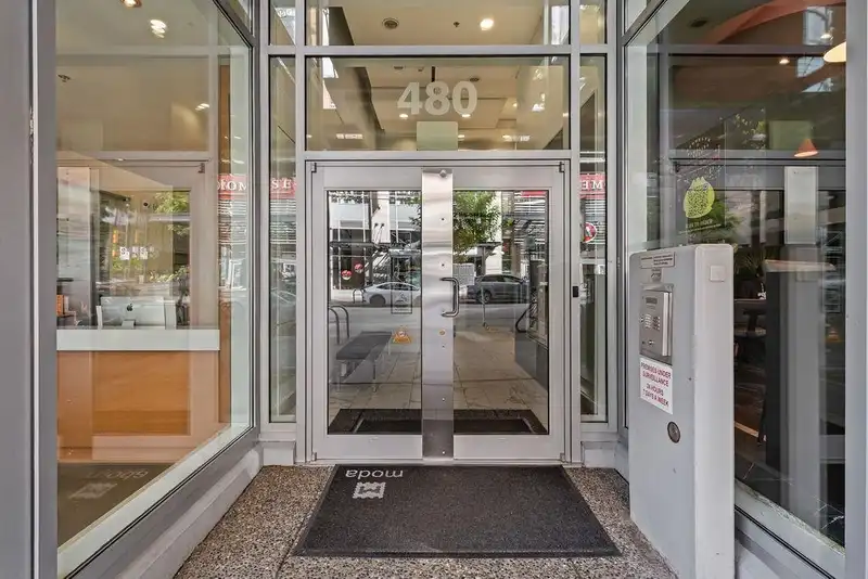 607 480 ROBSON STREET - photo 2 of 40