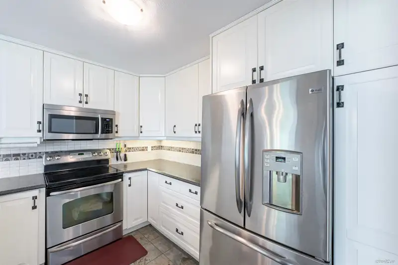 110 13959 16 AVENUE - photo 4 of 33
