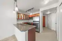 601 813 AGNES STREET - thumbnail 4