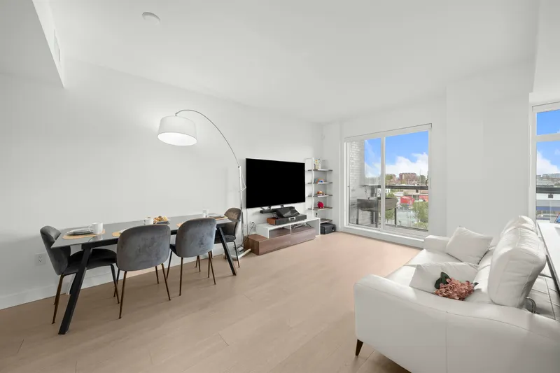 301 8888 OSLER STREET - photo 4 of 25