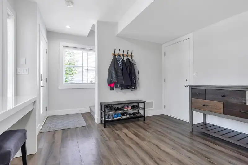 49 19239 70 AVENUE - photo 4 of 38