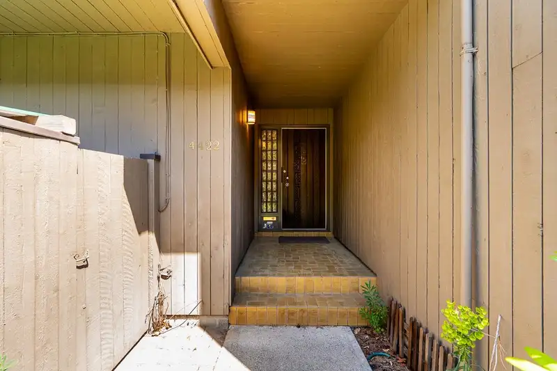 4422 YEW STREET - photo 2 of 18