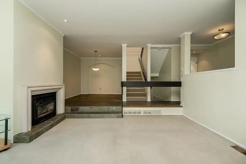 4422 YEW STREET - photo 3 of 18