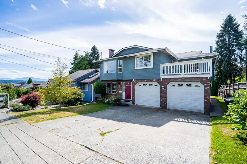 430 ELMER STREET - photo 1 of 37
