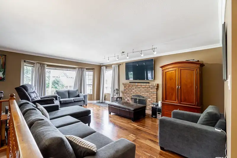 430 ELMER STREET - photo 2 of 37