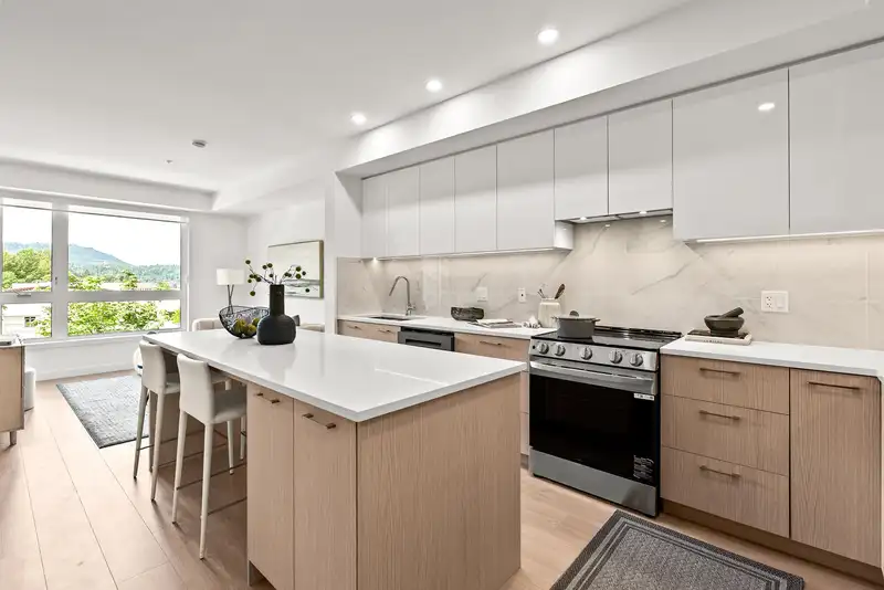 312 150 JAMES ROAD - photo 1 of 39