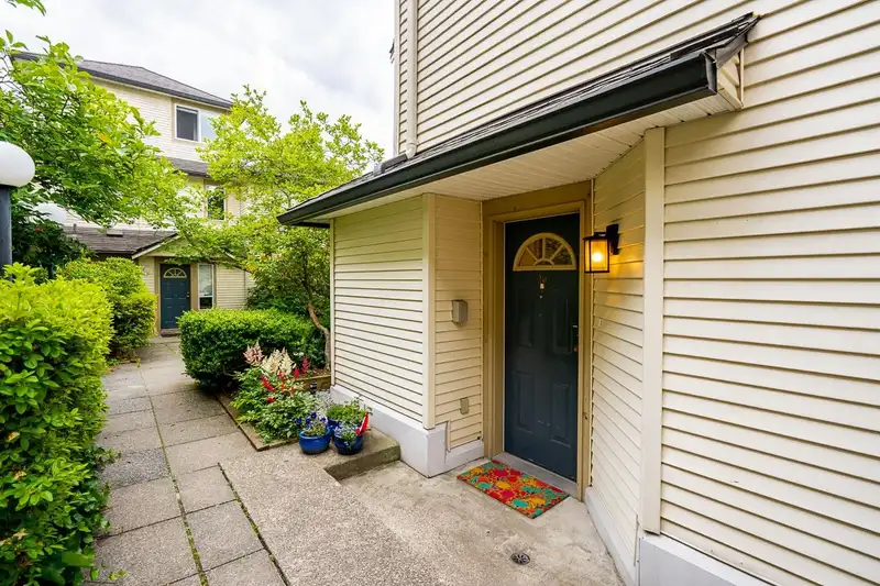 30 4311 SOPHIA STREET - photo 1 of 39