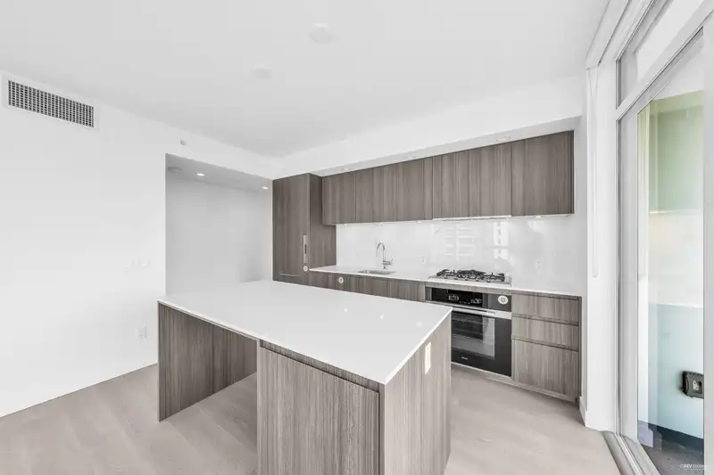 809 6537 TELFORD AVENUE - photo 1 of 8