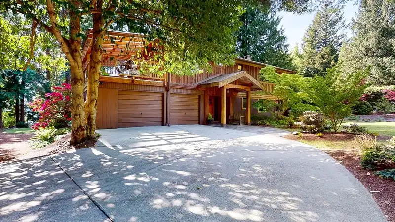 8115 REDROOFFS ROAD - photo 1 of 34