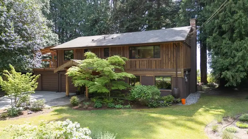 8115 REDROOFFS ROAD - photo 3 of 34