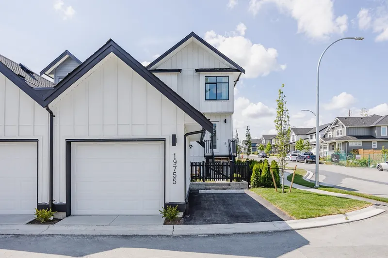 19763 75B AVENUE - photo 3 of 22