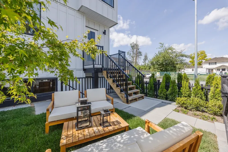 19763 75B AVENUE - photo 4 of 22