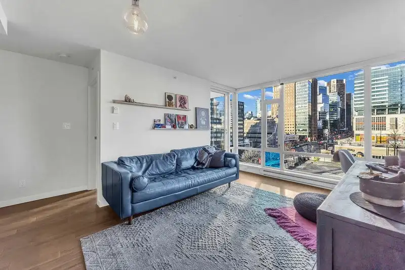909 161 W GEORGIA STREET - photo 3 of 20