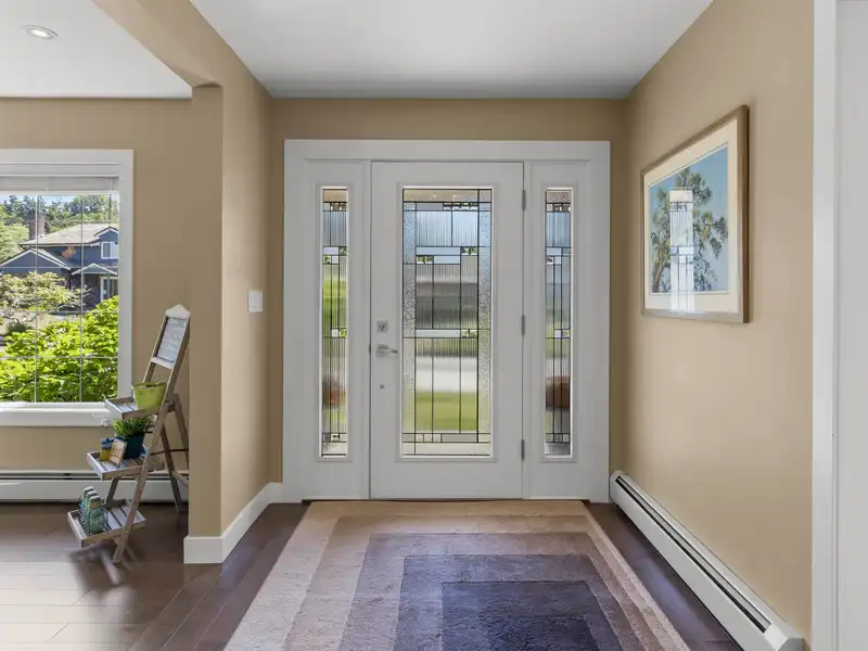12 SENNOK CRESCENT - photo 3 of 37