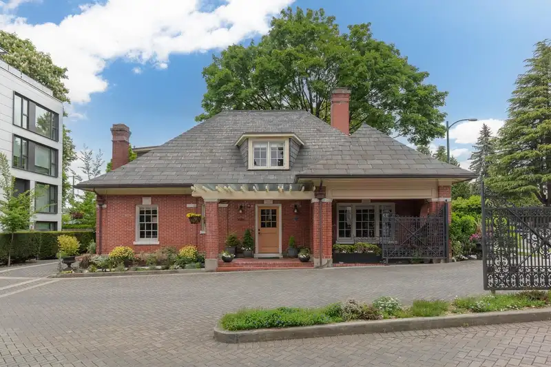 1501 ATLAS LANE - photo 1 of 32