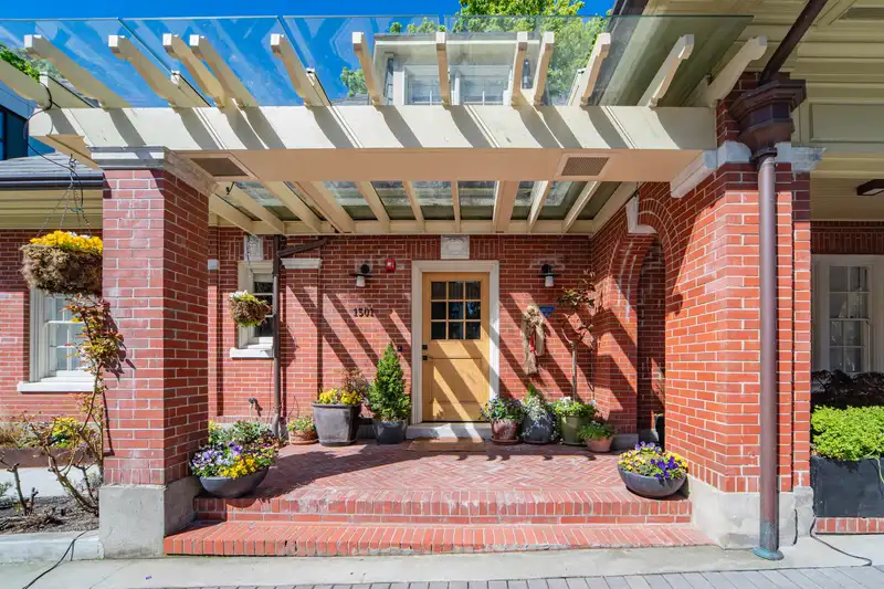 1501 ATLAS LANE - photo 4 of 32