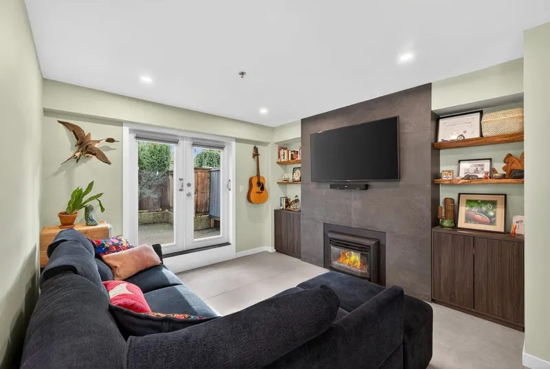 104 828 W 14TH AVENUE - photo 1 of 23