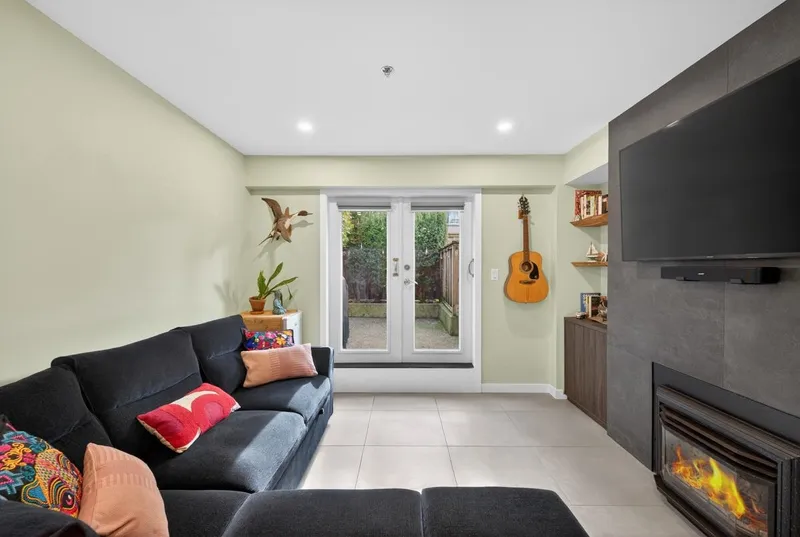 104 828 W 14TH AVENUE - photo 2 of 23