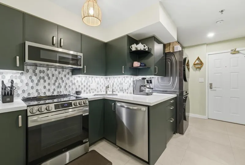 104 828 W 14TH AVENUE - photo 4 of 23