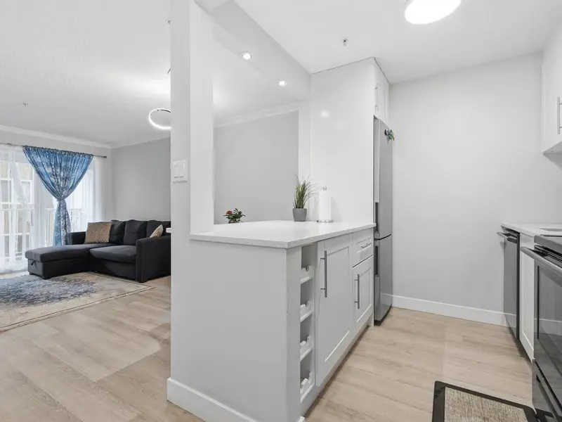 410 715 ROYAL AVENUE - photo 4 of 13