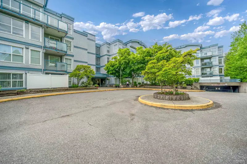 104 14885 100 AVENUE - photo 1 of 28