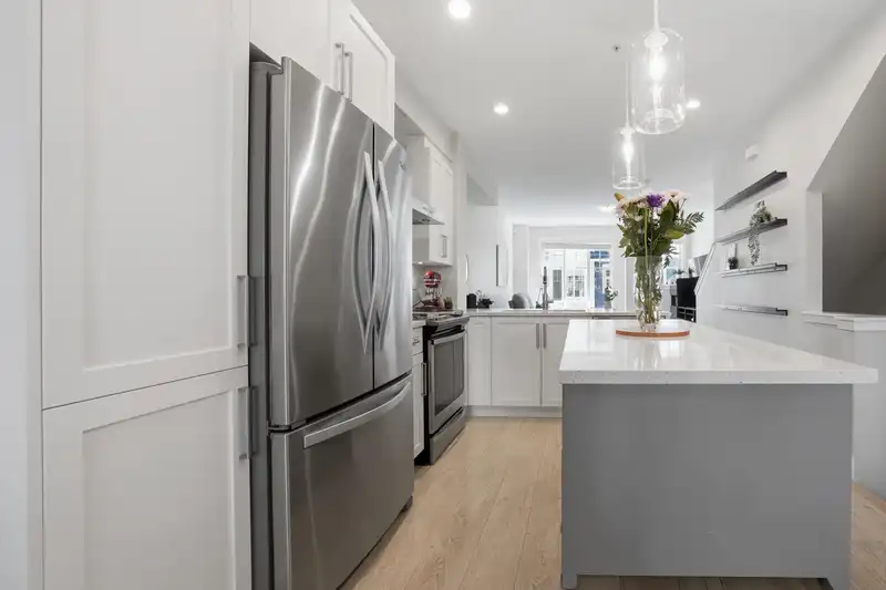43 20498 82 AVENUE - photo 2 of 25