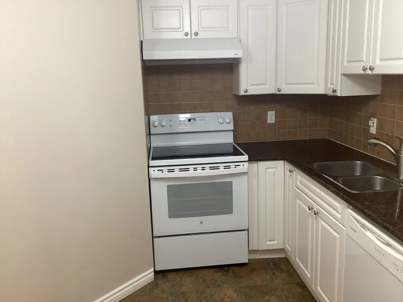 307 2024 FULLERTON AVENUE - photo 3 of 18