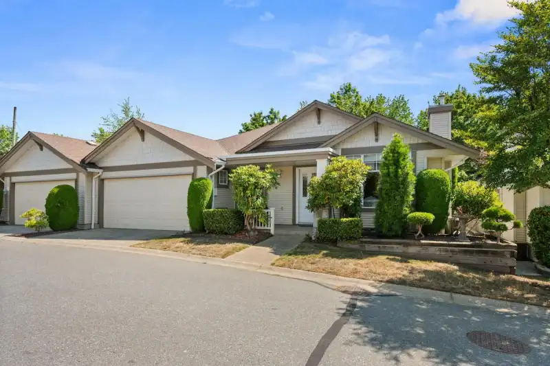 10 20751 87 AVENUE - photo 1 of 38