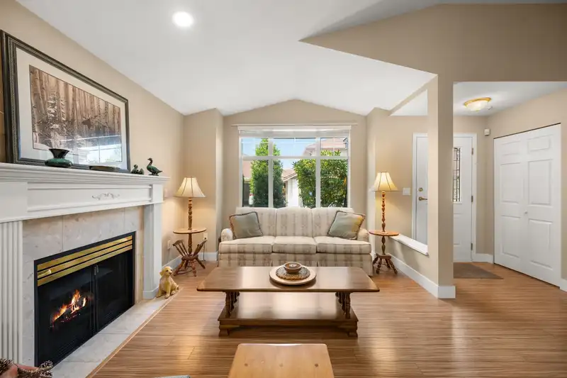 10 20751 87 AVENUE - photo 3 of 38