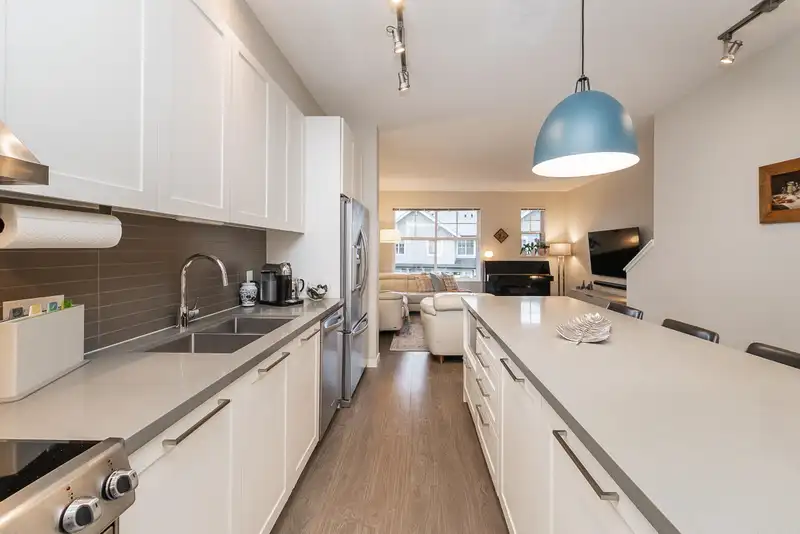 36 3470 HIGHLAND DRIVE - photo 4 of 40