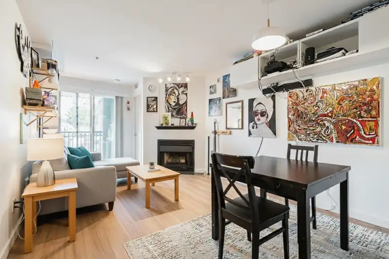 212 868 KINGSWAY - photo 1 of 27