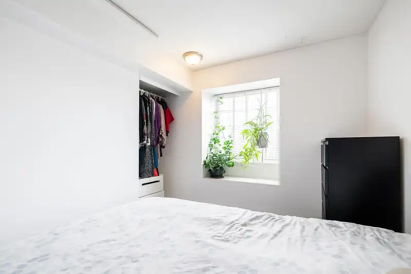 212 868 KINGSWAY - photo 3 of 27