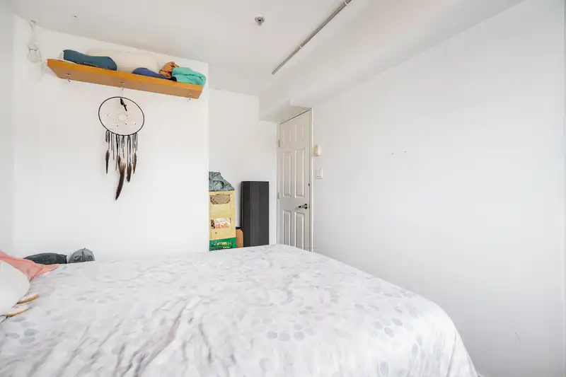 212 868 KINGSWAY - photo 4 of 27