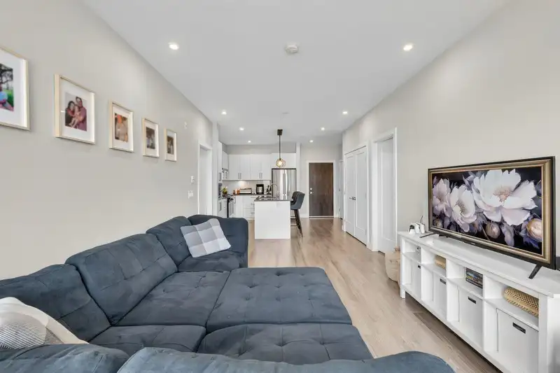 411 15436 31 AVENUE - photo 4 of 27