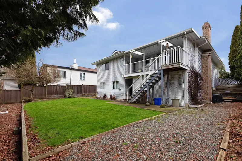 6449 179 STREET - photo 2 of 32