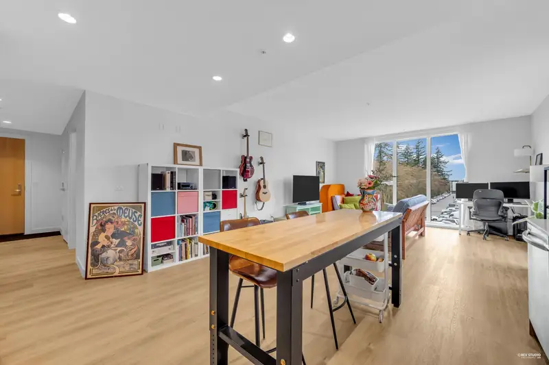 510 9888 UNIVERSITY CRESCENT - photo 1 of 14