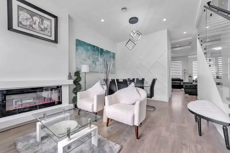 14745 62 AVENUE - photo 3 of 32
