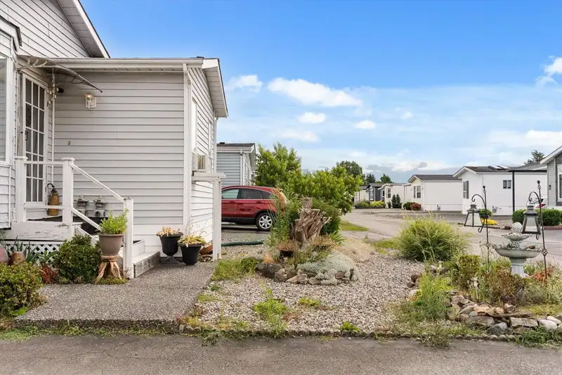 14 9055 ASHWELL ROAD - photo 3 of 29