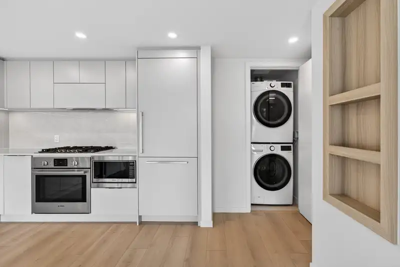 506 311 ALDERSON AVENUE - photo 3 of 16