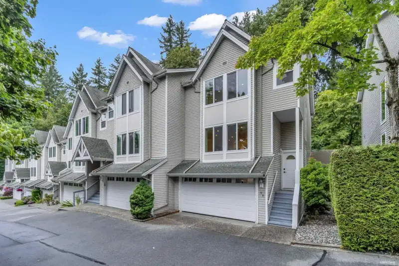 28 2600 BEAVERBROOK CRESCENT - photo 1 of 40