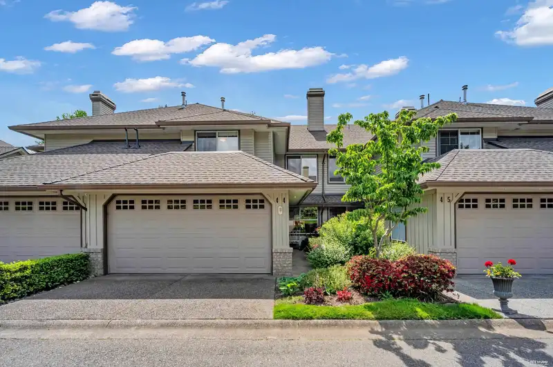44 15860 82 AVENUE - photo 1 of 38