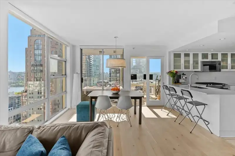 2303 1225 RICHARDS STREET - photo 1 of 40