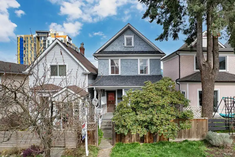 1117 E PENDER STREET - photo 1 of 26